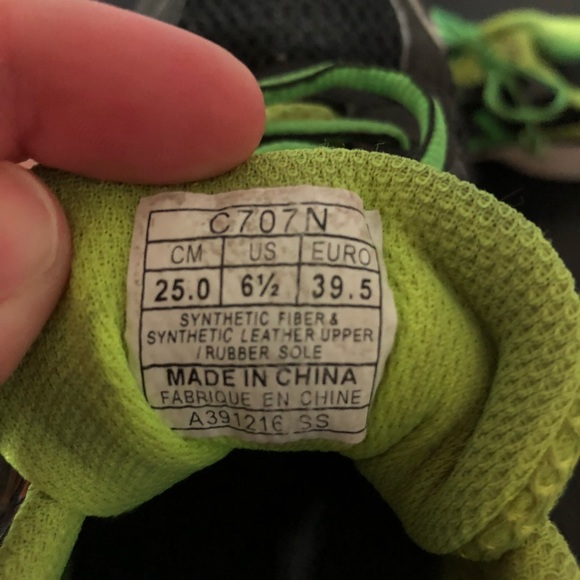 Boys Asics size 6.5Y - Picture 3 of 3